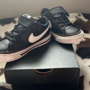 Nike boy shoes size 8